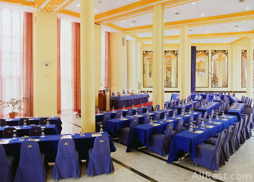 Tryp Medea 13